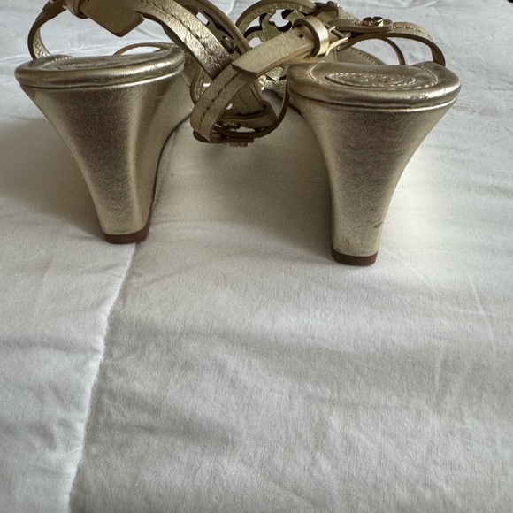Tori Burch Gold Women's Sandals. Size 8.5. - Picture 4 of 6